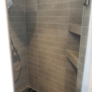 Professionel murermester laver et nyt badeværelse i Frederiksværk